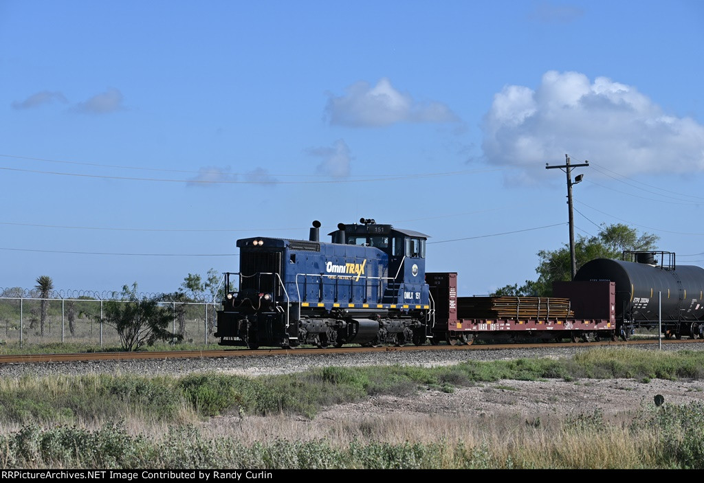 OMLX 151 working the yard